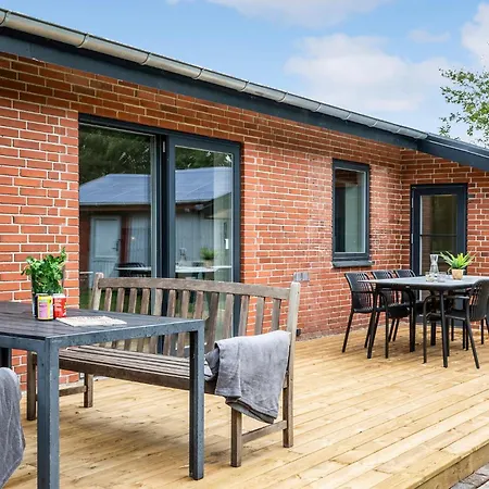 בית נופש 3 Bedroom Beautiful In Tarm