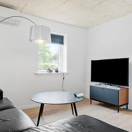 3 Bedroom Beautiful In בית נופש Tarm