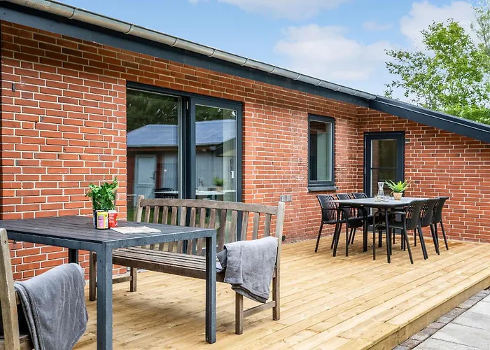 Holiday home 3 Bedroom Beautiful In Tarm